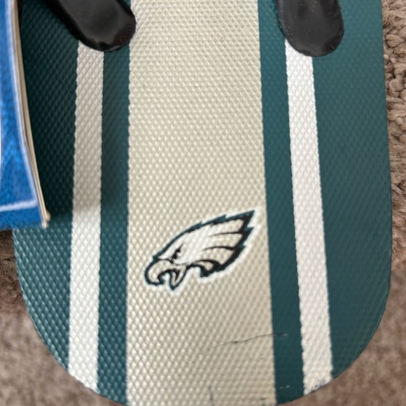 Forever Collectibles Philadelphia Eagles Flip Flops. Sandals. Football. NFL. - Picture 3 of 12